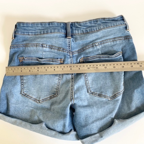 Ariya Jeans Shorts - Picture 3 of 5